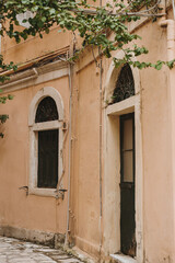 Fototapeta premium Charming Architectural Details of a Greek Building