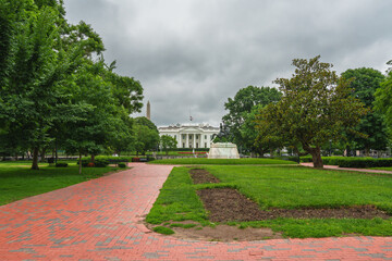 Scenic path leads to the White House, flanked by iconic landmarks.