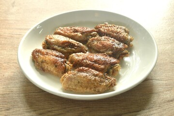 grilled salty and spicy chicken wing with black pepper on plate