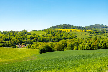 Naklejka premium Frühsommerliche Wanderung rund um die Fachwerkstadt Schmalkalden am Südwesthang vom Thüringer Wald - Thüringen - Deutschland 