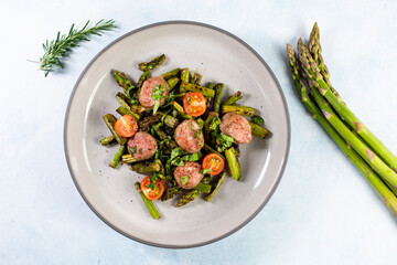 Green asparagus with Salsiccia