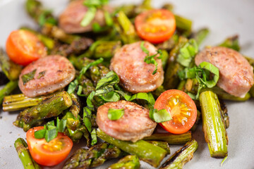 Green asparagus with Salsiccia