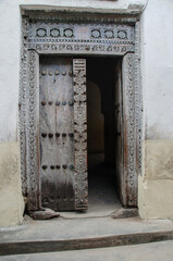 porte sculptée à Zanzibar en Tanzanie