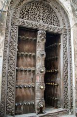 porte sculptée à Zanzibar en Tanzanie