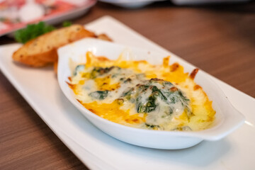 Cheesy Spinach Artichoke Dip