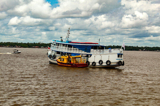 Typical Amazon River passenger transport boat, sailing on the Guam&aacute; River, city of Bel&eacute;m, Par&aacute;, northern Brazil