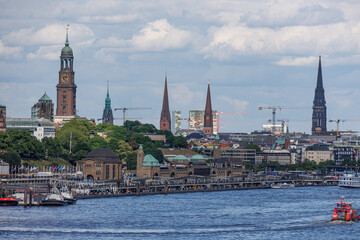 Der Hamburger HAfen und die Elbe
