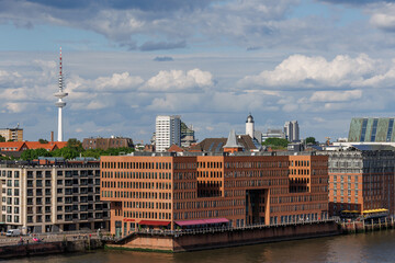 Der Hamburger HAfen und die Elbe