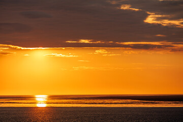 Sonnenuntergang auf der Elbe
