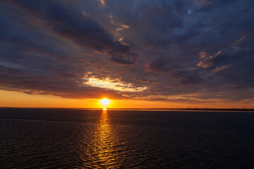 Sonnenuntergang auf der Elbe