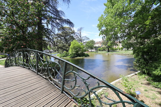 Jardin du mail, parc public, ville de Castres, d&eacute;partement du Tarn, France