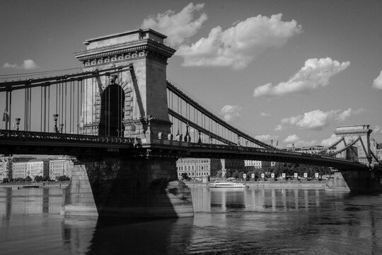 Fototapeta chain bridge in budapest hungary black and white