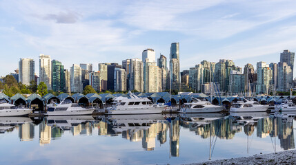 Fototapeta premium Downtown Vancouver Skyline and Marina Reflections in Calm Waters near Stanley Park