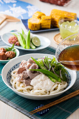 【豚しゃぶと山芋の冷やしうどん】