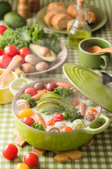 【アボカドミルク鍋】コンメソと塩で味を調えた豆乳でアドカドなど彩豊かなたくさんの野菜を楽しむミルク鍋です。