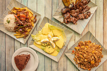 It is served on slices of cooked potatoes, which in turn rest on a lettuce leaf