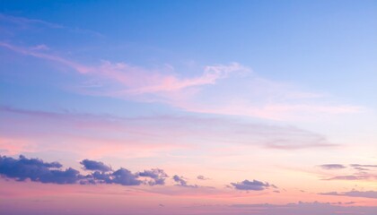 夜明け前のグラデーション空と雲

