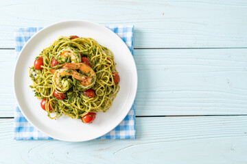 Spaghetti with prawns or shrimps in homemade pesto sauce
