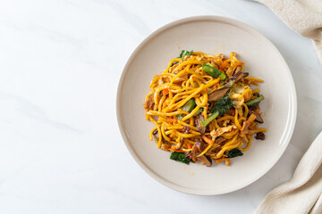 stir-fried yakisoba noodles with vegetable in vegan style
