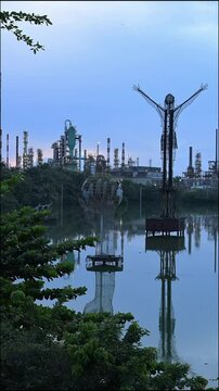 Cristo Petrolero en la refineria industrial de colombia 