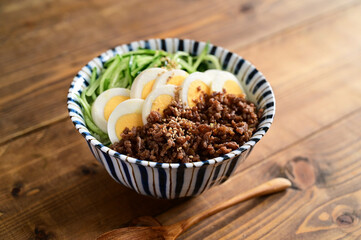 三色丼
