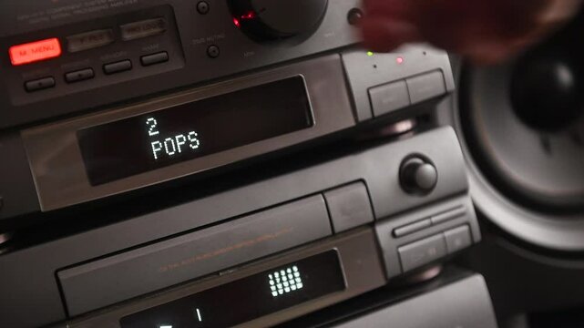4K Insert and play compact disc with graphic equalizer display