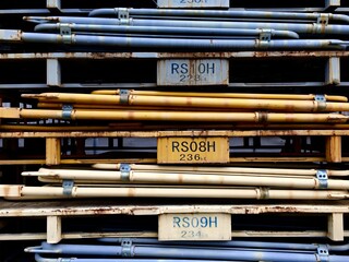 Metal palettes