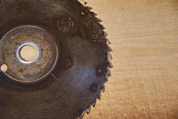 Circle saw for the verstat of yak to lie on the bottom. Look at the beast, vibrator focus
