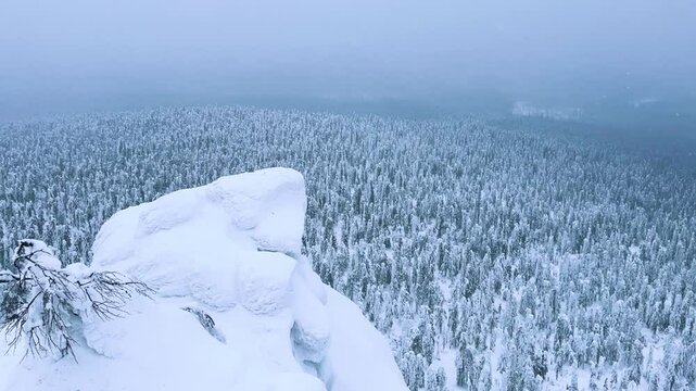 View of the white rocks and the winter forest on Mount Polyud. Lappish spruces on Mount Polyud in the Perm region in winter. In winter, there is a lot of snow and frost on the trees in the Urals. 4К	