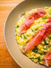 Risotto dish with courgettes and raw ham