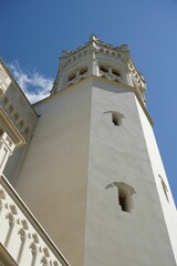 Obraz premium White castle tower against blue sky