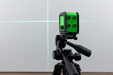 Laser spirit level during finishing works in flat