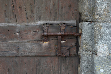 Verrou sur porte ancienne