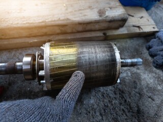 Checking the iron rotor on the electric motor, there are traces of friction due to unstable...