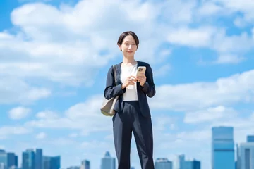 Gordijnen ビジネス　女性　スマホ　青空 © naka