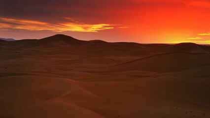 Naklejka premium Sahara desert at sunset