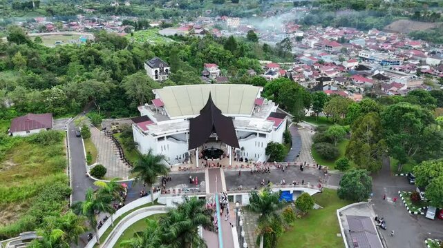 Bung Hatta Library is a public library in Bukittinggi, honoring Mohammad Hatta. It blends Minangkabau design and supports reading and cultural events.