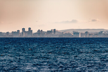 Obraz premium Alicante as seen from the port of Viilajoyosa