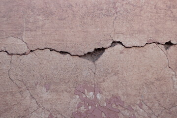 A view of an old cracked wall