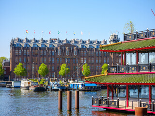 Chinesisches Restaurant vor dem Scheepvaarthuis in Amsterdam