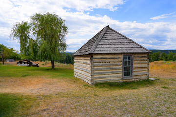 Obraz premium Wooden house in the Fort Steele Heritage Town in the East Kootenay region of southeastern British Columbia, Canada