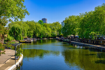 2025-04-29 THE WATERWAY AT LITTLE VENCIE IN NORTHWEST LONDON WITH A NICE REFLECTION BOATS AND SKY