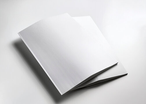 Mockup modelo de flyer aberto, na cor branca, isolado em fundo branco. Arte ilustra&ccedil;&atilde;o para apresentar marca, logo, logotipo. Arte para moodboard. Design para capa de revista, banner, flyer.