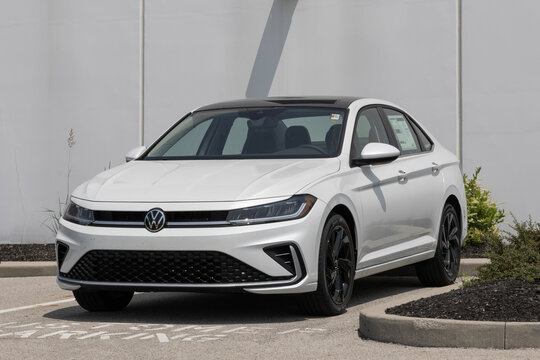 Volkswagen Jetta 1.5T SE compact sedan display. VW offers the Jetta with a 1.5L Turbocharged 4-Cylinder engine. MY:2025