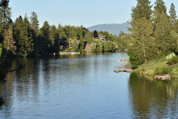 Obraz premium River with houses