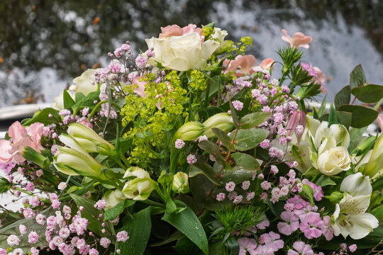 Blumengesteck auf einen Brautauto