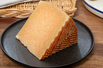 Very old anejo tostado Spanish hard cheese, cow and sheep curado, manchego, goat cheese close up