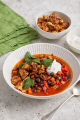 Eintopf mit schwarzen Bohnen