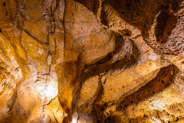 Obraz premium Cave of the Mounds Interior with Illuminated Formations