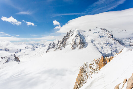 Sunny Snow Peal
